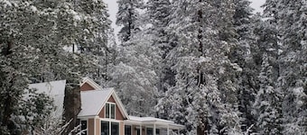 Luxury Cabin Rental in the Cascade Mountains near Crater Lake, Southern Oregon