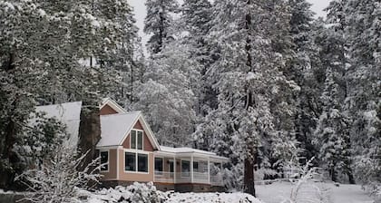 Luxury Cabin Rental in the Cascade Mountains near Crater Lake, Southern Oregon