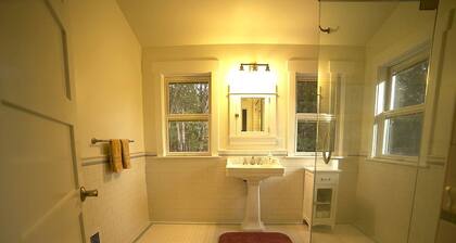 Luxury Cabin Rental in the Cascade Mountains near Crater Lake, Southern Oregon