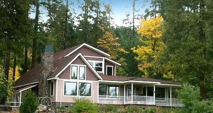Luxury Cabin Rental in the Cascade Mountains near Crater Lake, Southern Oregon