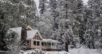 Luxury Cabin Rental in the Cascade Mountains near Crater Lake, Southern Oregon