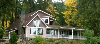 Luxury Cabin Rental in the Cascade Mountains near Crater Lake, Southern Oregon