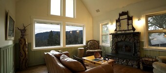 Luxury Cabin Rental in the Cascade Mountains near Crater Lake, Southern Oregon