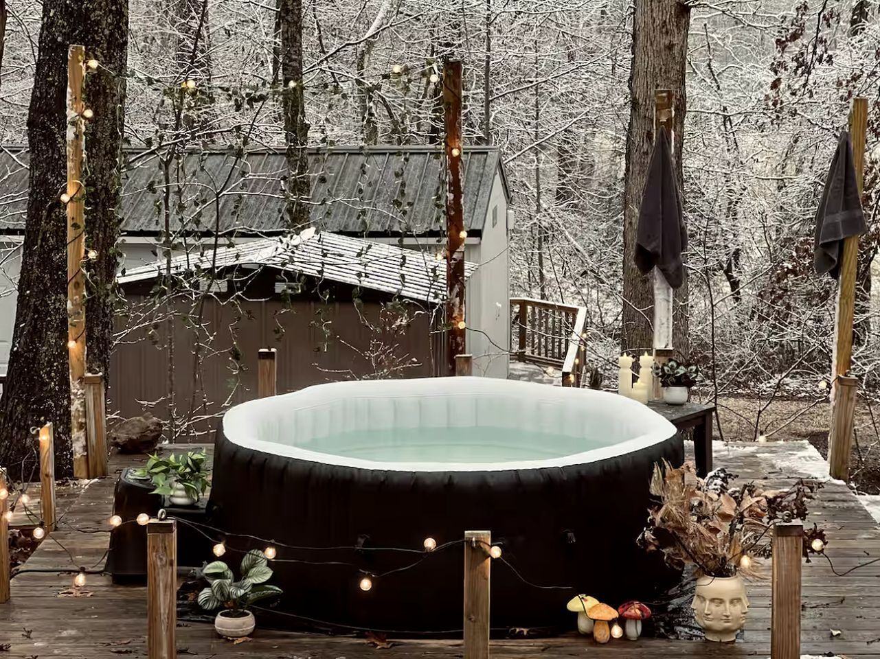 Outdoor spa tub