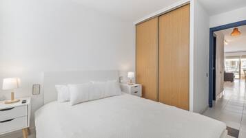 Iron/ironing board, WiFi, bed sheets, wheelchair access