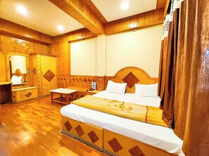 Deluxe Double Room - Hotel Shri Anand Berinag (Berinag)