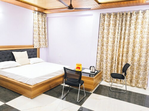 Hotel Shri Anand Berinag