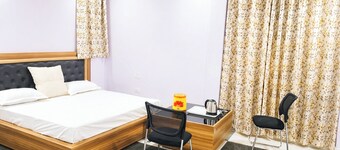 Hotel Shri Anand Berinag