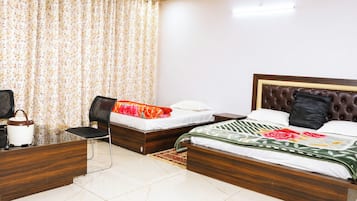 Kolmen hengen deluxe-huone | NÀkymÀ huoneesta