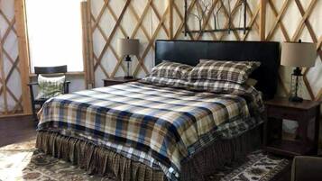 1 bedroom, bed sheets