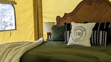 1 bedroom, desk, WiFi, bed sheets