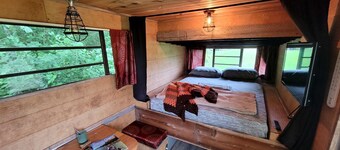 Cozy Tiny House on Working Farm, for Fun Glamping Trips in Kentucky