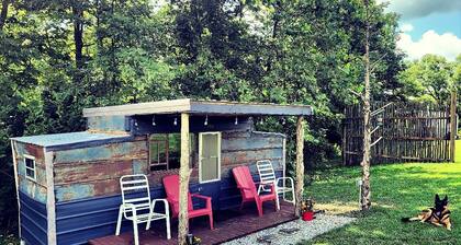 Cozy Tiny House on Working Farm, for Fun Glamping Trips in Kentucky