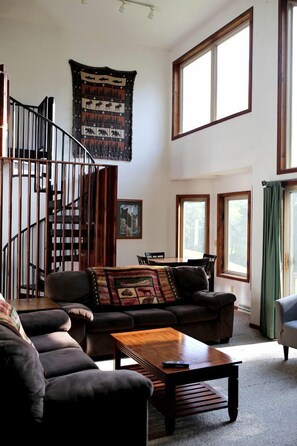 TV, fireplace, DVD player, ping pong - Lakefront Vacation Rental with a Deck and Hot Tub near Wisconsin Dells (Tomah)