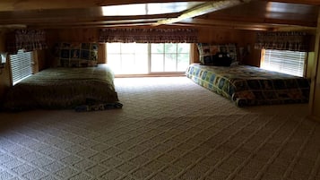 2 bedrooms, in-room safe, desk, iron/ironing board