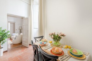 Dining - Charming Nest in the Heart of Lucca: "The Gallo Promenade" Just Steps from the Duomo (Lucca)