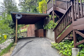 Property grounds - Gorgeous Garden-Level Guest Suite for a Comfortable Getaway Surrounded by Nature in Rio Nido, California (Guerneville)