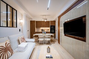 TV - New suite 6 people- Saint Germain Notre-Dame-AC (Paris)