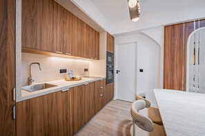 Fridge, microwave, oven, dishwasher - New suite 6 people- Saint Germain Notre-Dame-AC (Paris)
