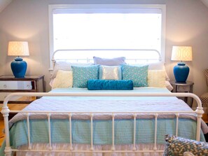 1 bedroom, iron/ironing board, WiFi, bed sheets - Stylish Cottage Loft Rental on a Farm in Lancaster County near Philadelphia, Pennsylvania (Christiana)