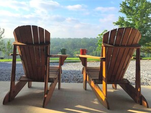 Terrace/patio - Stylish Cottage Loft Rental on a Farm in Lancaster County near Philadelphia, Pennsylvania (Christiana)