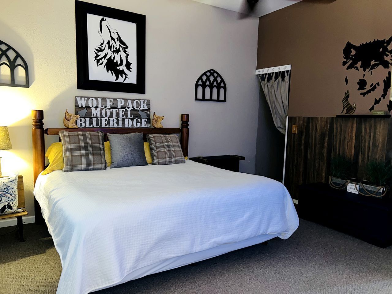 5 bedrooms, desk, iron/ironing board, WiFi