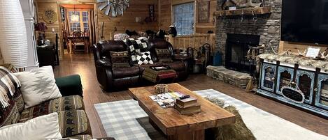 TV, fireplace
