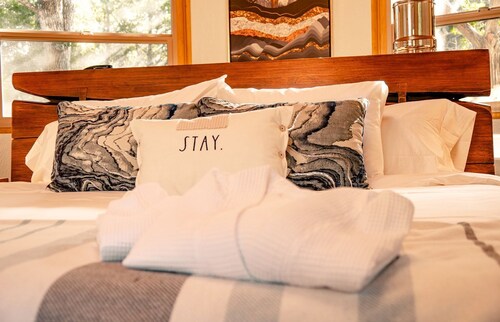 Gorgeous Glamping Yurt for a Unique Romantic Getaway near Austin