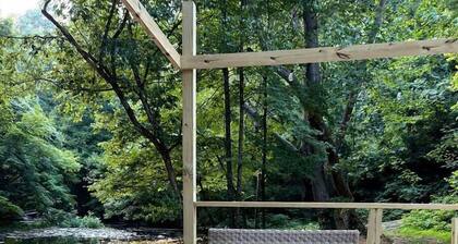 Lovely Bell Tent with Spacious Interior Great for Small Groups in Pennsylvania