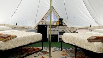 1 bedroom, bed sheets