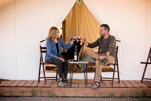 Terrace/patio - Remote Safari Tent with Breakfast Included and Amazing Views in Colorado (Mosca)
