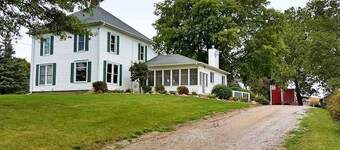 Cozy Family Accommodation for Five Guests in Montezuma, Iowa