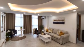 TV - Apartment 'Málaga Luz, Beach and City Center' with Sea Views, Wi-Fi and Air Conditioning (Málaga)