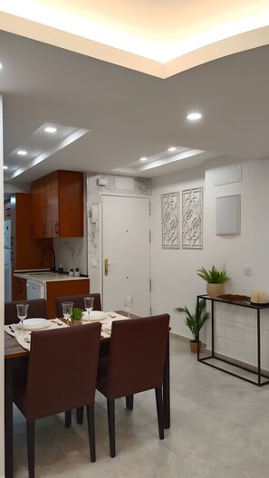 Dining - Apartment 'Málaga Luz, Beach and City Center' with Sea Views, Wi-Fi and Air Conditioning (Málaga)