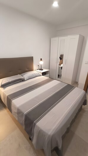 3 bedrooms, iron/ironing board, WiFi, bed sheets - Apartment 'Málaga Luz, Beach and City Center' with Sea Views, Wi-Fi and Air Conditioning (Málaga)
