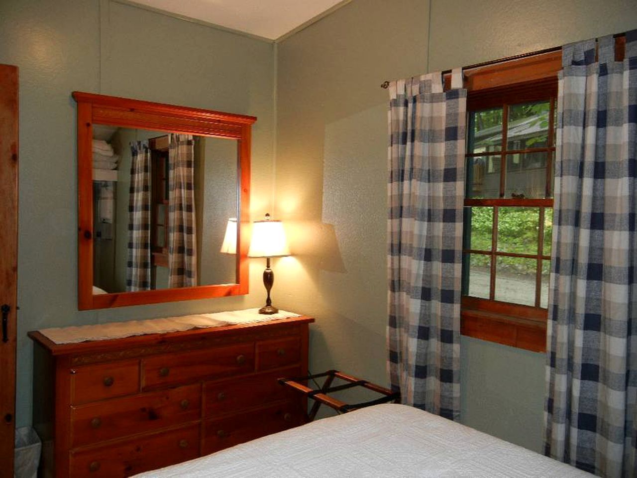 2 bedrooms, in-room safe, desk, iron/ironing board