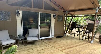 Modern Fully Equipped Safari Tent with Spacious Deck in North Carolina