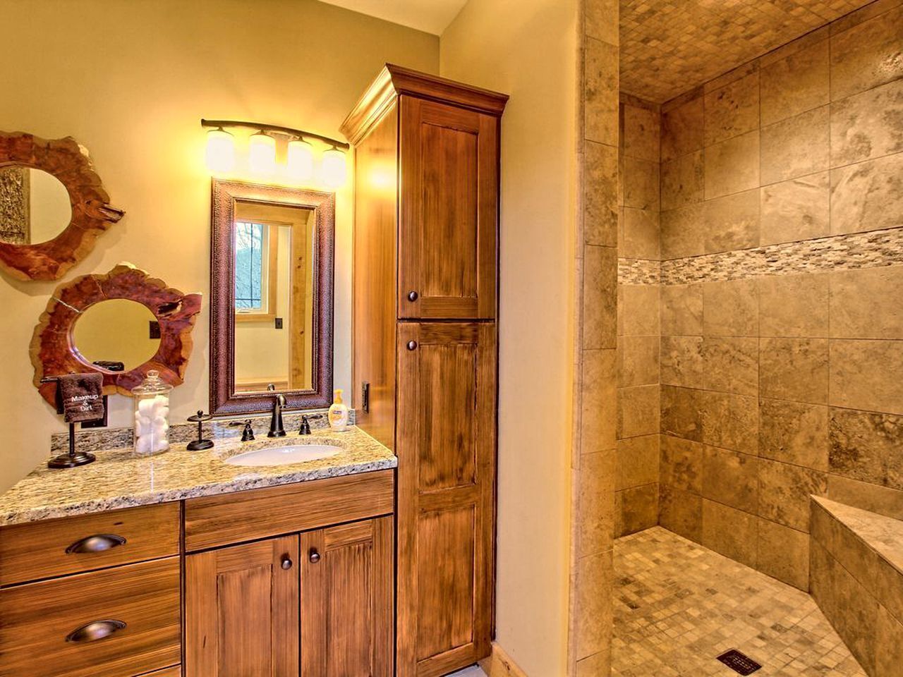 Jetted tub, hair dryer, towels, soap