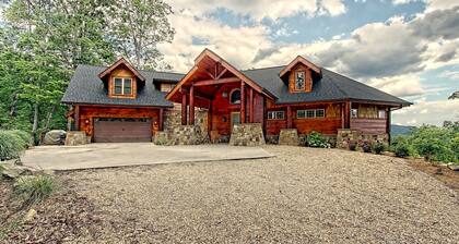 Beautiful, Luxury Cabin with Out-Door Hot Tub near Lake Burton in Northern Georgia