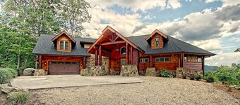 Beautiful, Luxury Cabin with Out-Door Hot Tub near Lake Burton in Northern Georgia