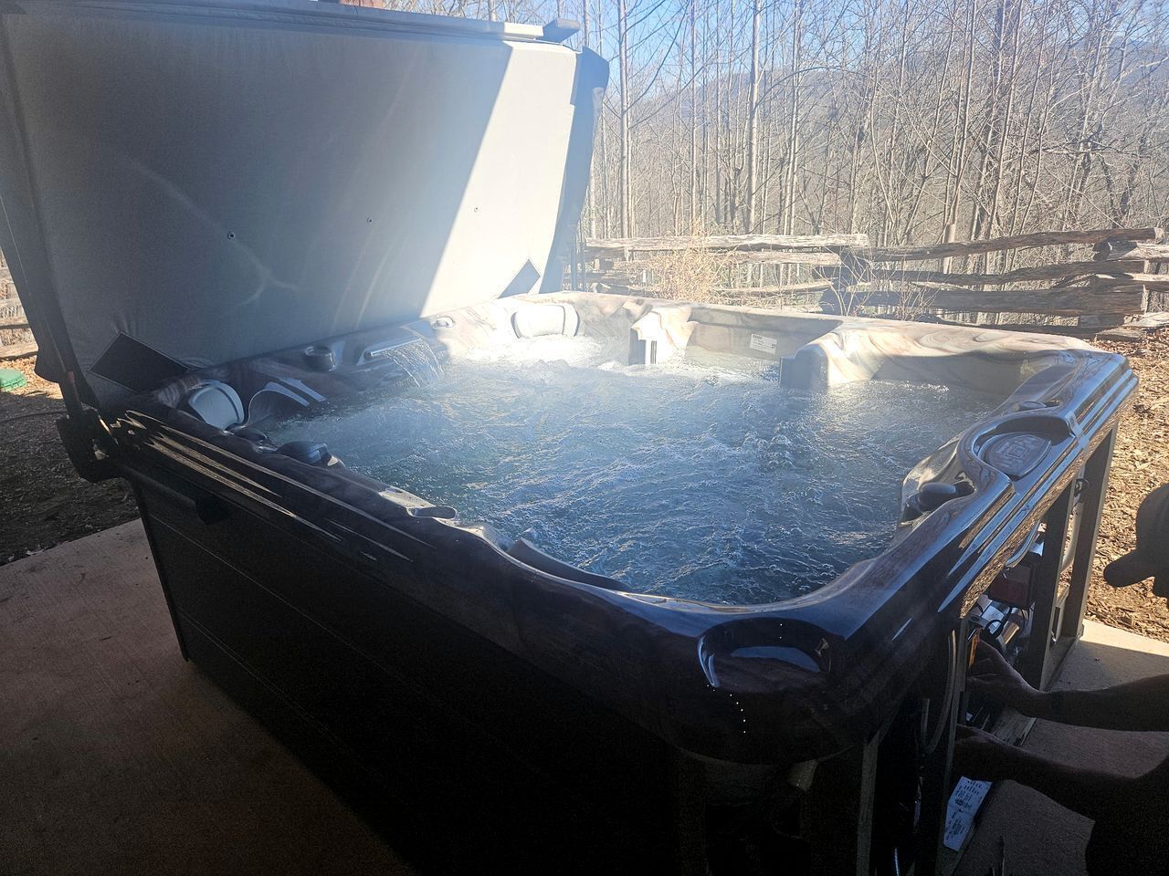 Outdoor spa tub