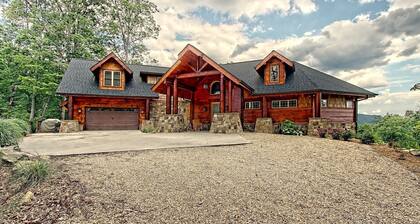 Beautiful, Luxury Cabin with Out-Door Hot Tub near Lake Burton in Northern Georgia