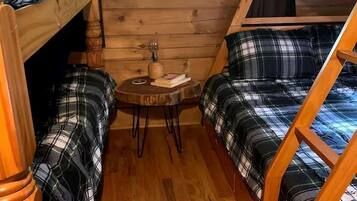 3 bedrooms, desk, iron/ironing board, WiFi