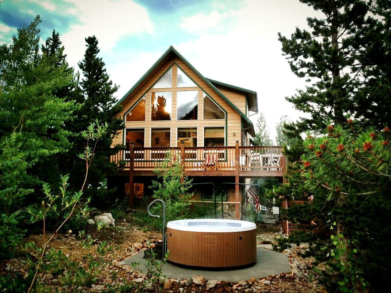 Outdoor spa tub