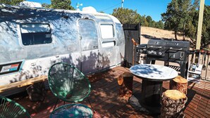 Outdoor dining - New Mexico Airstream Rental for a Mystical Ranch Getaway (Nogal)