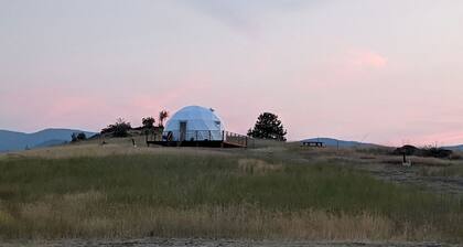 Beautiful Dome for a Romantic Glamping Escape with Breathtaking Views in Montana