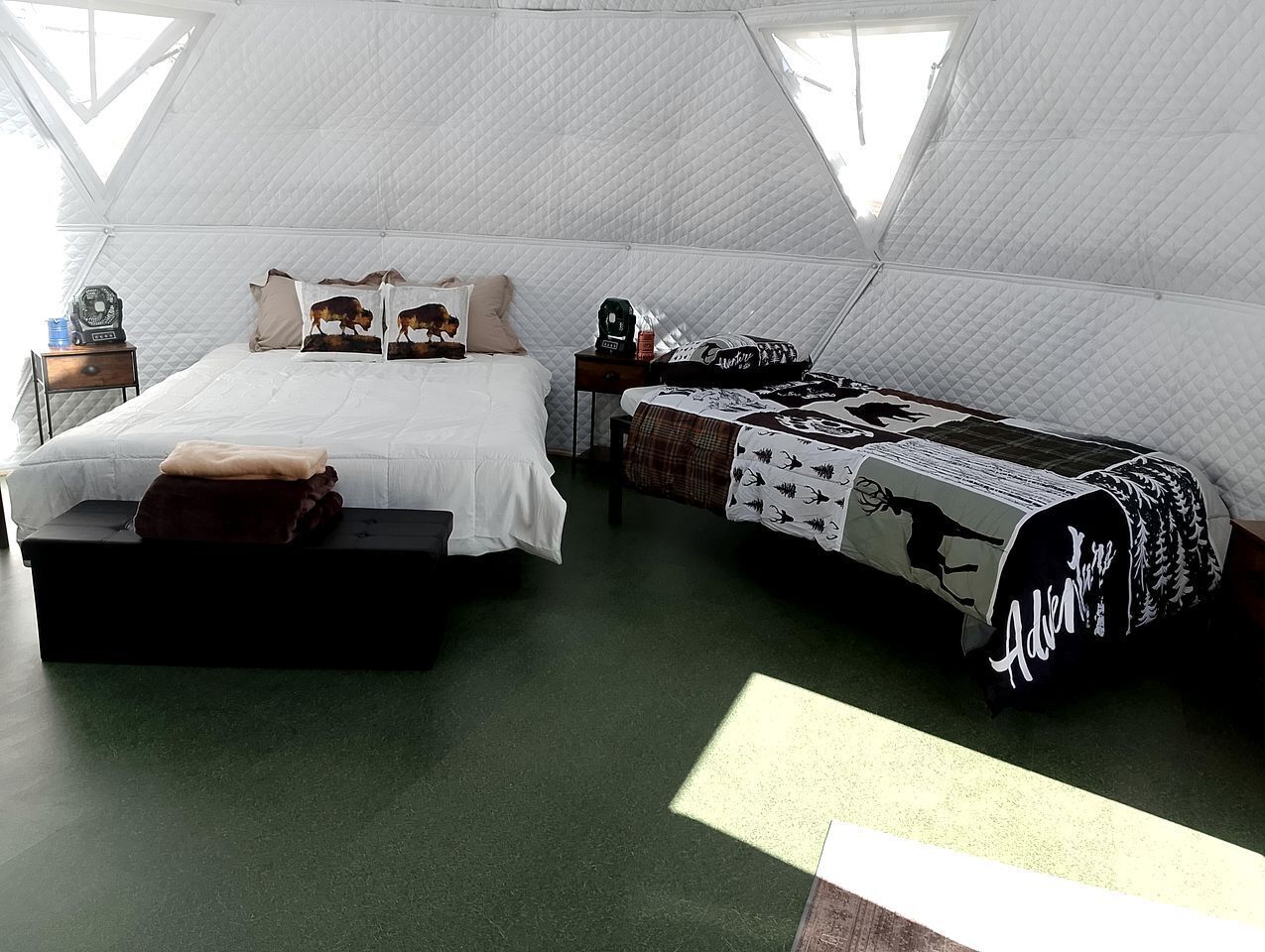1 bedroom, bed sheets