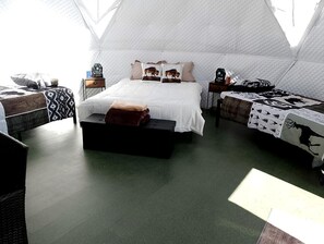 1 bedroom, bed sheets - Beautiful Dome for a Romantic Glamping Escape with Breathtaking Views in Montana (Plains)