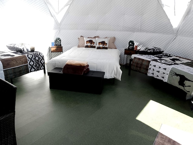 Beautiful Dome For A Romantic Glamping Escape With Breathtaking Views In Montana - Montana