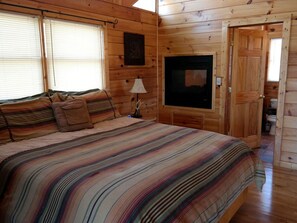 1 bedroom, iron/ironing board, bed sheets - Spectacular Woodland Cabin near Smoky Mountains in Sevierville, Tennessee (Sevierville)